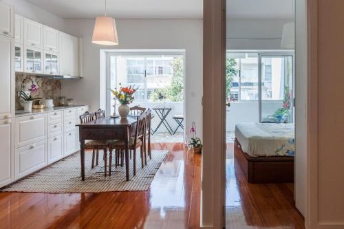Stunning Designer Flat with Balcony Heart of Porto