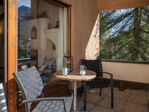 Apartment Chesa Prasüra 10 by Interhome
