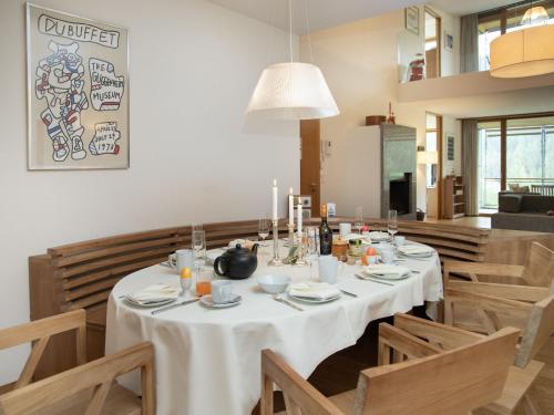 Apartment Residenz Cresta Kulm B26 by Interhome
