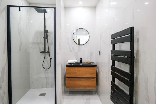 a bathroom with a shower and a sink and a mirror at Le Chenavard I-hyper centre-Central air conditioning in Lyon