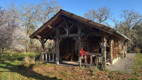 Fotografie z fotogalerie ubytování Tranquil Barn dans le foret v destinaci Sabres