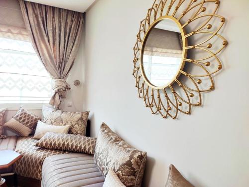 Khu vực ghế ngồi tại Perfect Stay Near Seafront with Beautiful City View