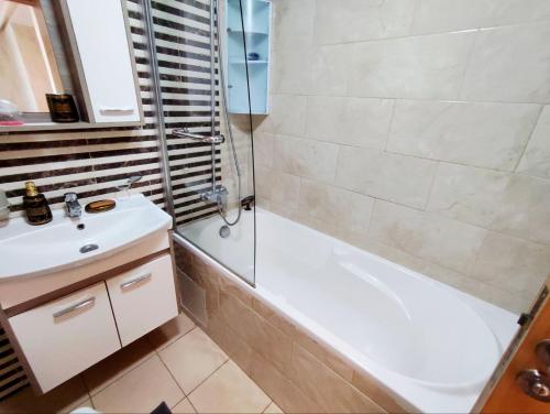 Phòng tắm tại Perfect Stay Near Seafront with Beautiful City View