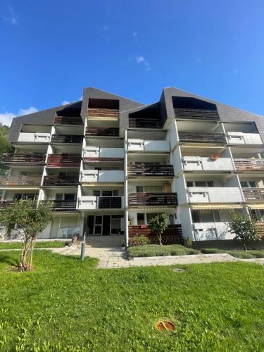 an apartment building with a green lawn in front of it at Casa Breiten in Breiten