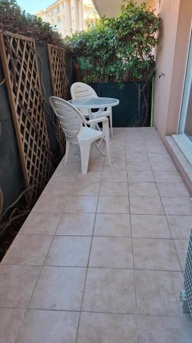 Grand studio front de mer climatisé-piscine-parking- Juan les pins