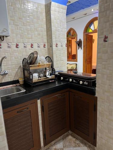 Η κουζίνα ή μικρή κουζίνα στο Dar Lala Mnana local Heart of Chaouen