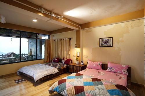 Ένα ή περισσότερα κρεβάτια σε δωμάτιο στο Hari Mang Imm 1BR-SF Mountain View Darjeeling-1