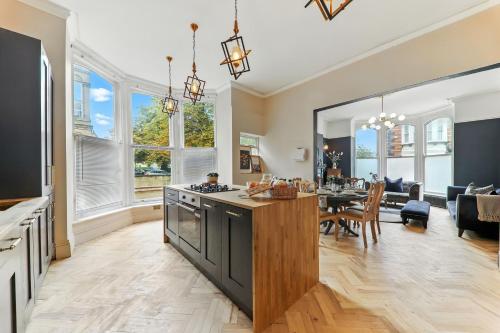 TV a/nebo společenská místnost v ubytování North Park Apartments - Central Harrogate