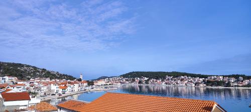 Apartmany Tisno Perica