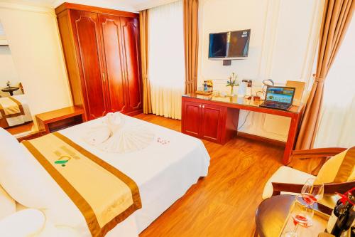 Μια τηλεόραση ή/και κέντρο ψυχαγωγίας στο ORANGE Hotel & Spa - near Dragon Bridge, Han River, International Airport, Han Market, Church, Cham Museum