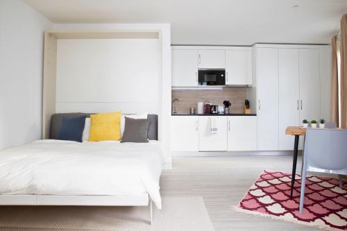 Modern Smart Studios with Prime City Center Location - AL9