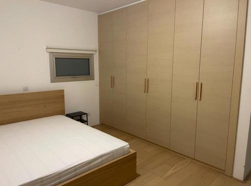 Postel nebo postele na pokoji v ubytování Neoptolemou Residences