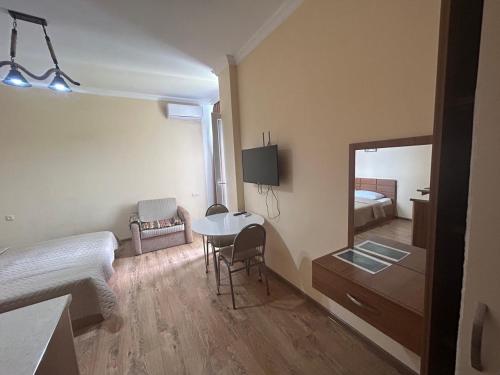 Gallery image of Светлый и комфортный номер с видом на море in Batumi