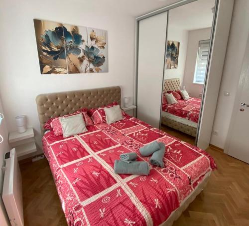 Ένα ή περισσότερα κρεβάτια σε δωμάτιο στο Apartman Sunny, Vrnjacka Banja