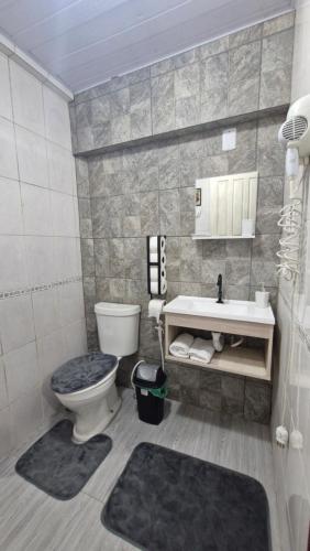 Ένα μπάνιο στο Suíte espaçosa na zona hoteleira da COP 30