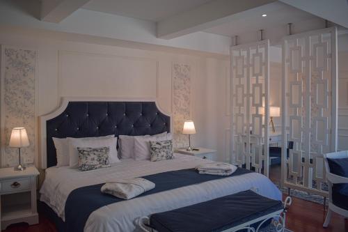 Ένα ή περισσότερα κρεβάτια σε δωμάτιο στο Parc Royale Suites Hotel