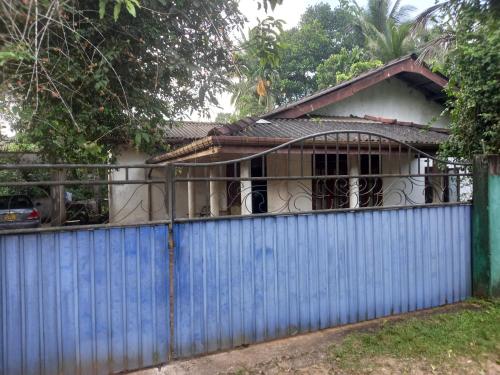 Το κτήριο όπου στεγάζεται  το δωμάτιο σε οικογενειακή κατοικία