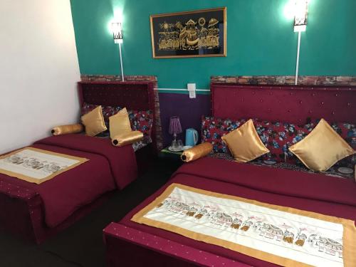 Кровать или кровати в номере Pini Diya Wood Cabin & Resort