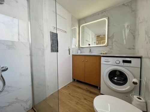 Stylish 2-Bedroom Apartment with Terrace