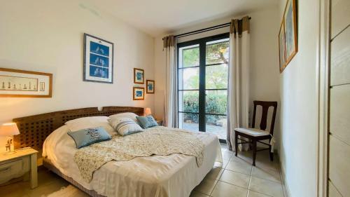 Katil atau katil-katil dalam bilik di Superbe villa à proximité de la plage et des commerces