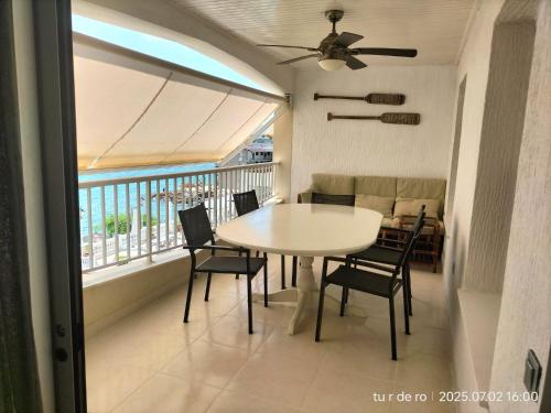 Piso Castell con vistas al mar, piscina en la primera linea