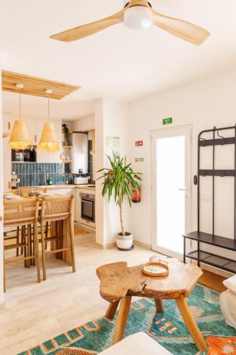 a living room with a table and a kitchen at Casa Phoebe - NEW Renovated Burgau Apartment Sleeps 5 - Beach 1 min in Burgau