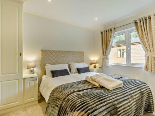 a bedroom with a large bed and a window at 2 Bed in Okehampton 85432 in Okehampton