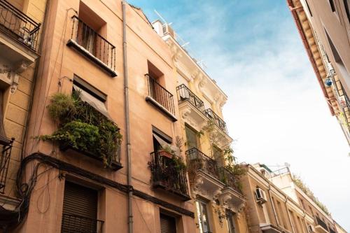 Sophisticated Refurbished - 2BD 2BTH-Malasaña