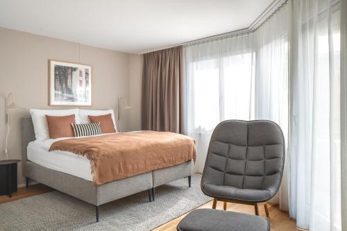 a bedroom with a bed and a chair at PopUp - Stay3 self check in Apartments in Zürich