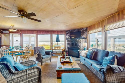 a living room with a couch and a table at 2 Bed 2 Bath Vacation home in Rockaway Beach in Rockaway Beach