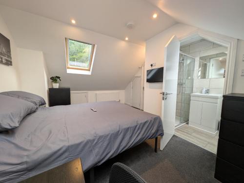 Μια τηλεόραση ή/και κέντρο ψυχαγωγίας στο CosyRooms Central Bristol