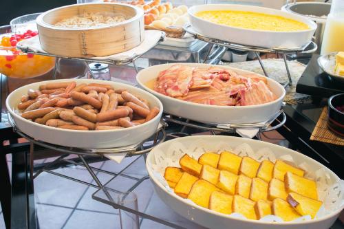 ホテルの敷地内または近くでの食事または食べ物