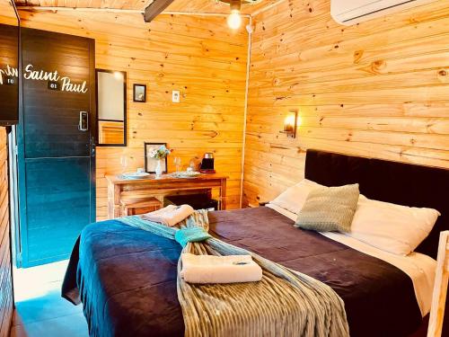 Postel nebo postele na pokoji v ubytování La Catedral Chalés