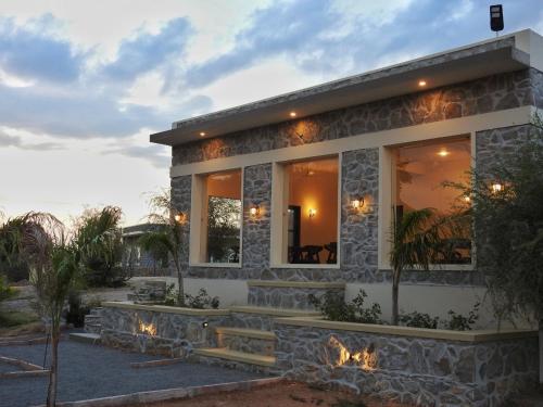 a house with a stone facade with a fireplace at Jawai-e-khaas in Bijāpur