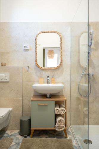 a bathroom with a sink and a mirror at Atelier LAKOTA in Brtonigla