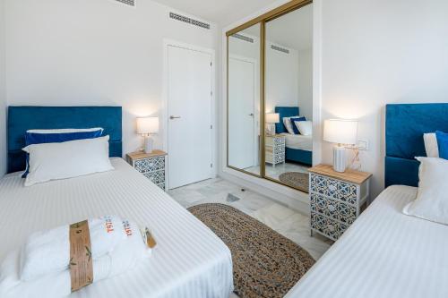 797 HOLIDAY RENTALS-Blue Pearl, Luxury Apartment with Stunning Views