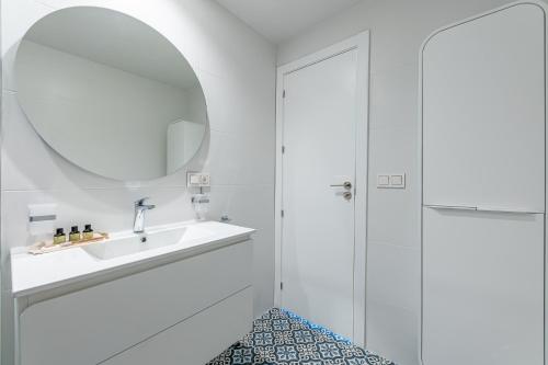 797 HOLIDAY RENTALS-Blue Pearl, Luxury Apartment with Stunning Views