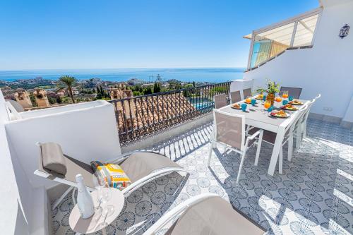 797 HOLIDAY RENTALS-Blue Pearl, Luxury Apartment with Stunning Views