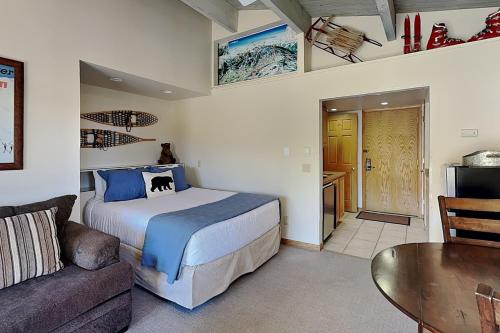 Timberline Condominiums Studio Deluxe Unit 318 photo 2