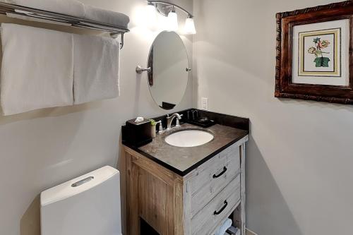 Timberline Condominiums Studio Deluxe Unit 318 photo 3