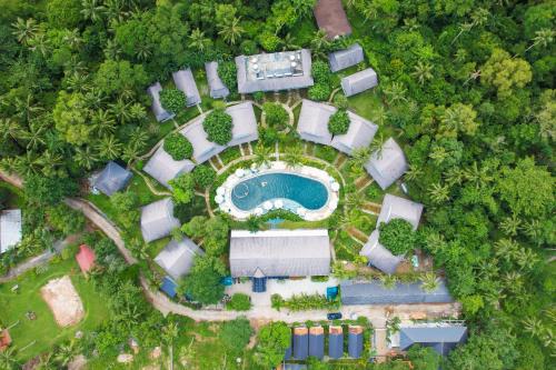 Kingo Retreat Resort — Pool view