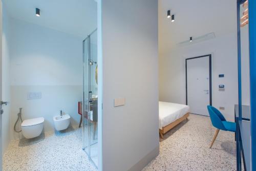 a bedroom with a bed and a bathroom with a glass door at Ca Moro Affittacamere - Residence Room Apartments in Rimini