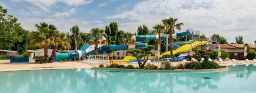 Bazén v ubytování Mobilhome 6-8 personnes - Camping La Carabasse nebo v jeho okolí