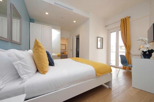 Spacious and cozy apartment near Metro A