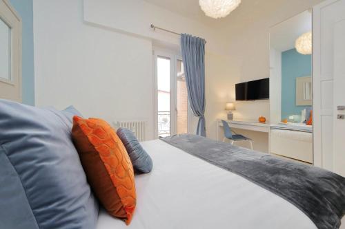Spacious and cozy apartment near Metro A