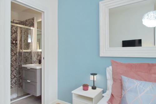 Spacious and cozy apartment near Metro A