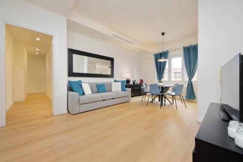 Spacious and cozy apartment near Metro A