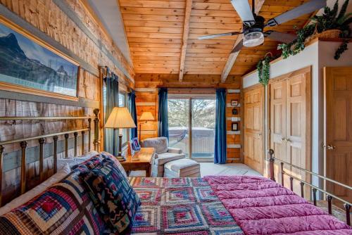 a bedroom with a large bed in a room at Scarborough Fair in Banner Elk
