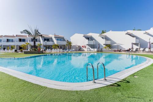Malibu park studio with ocean views & heated pool