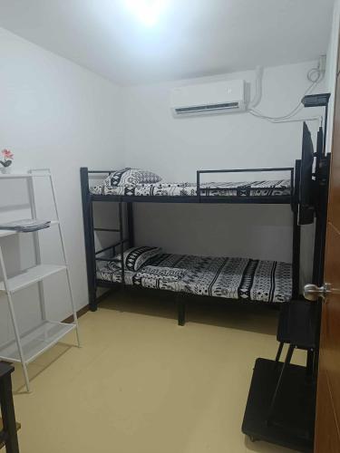 a room with two bunk beds in a room at Tony's City Centered Budget Room in San Fernando